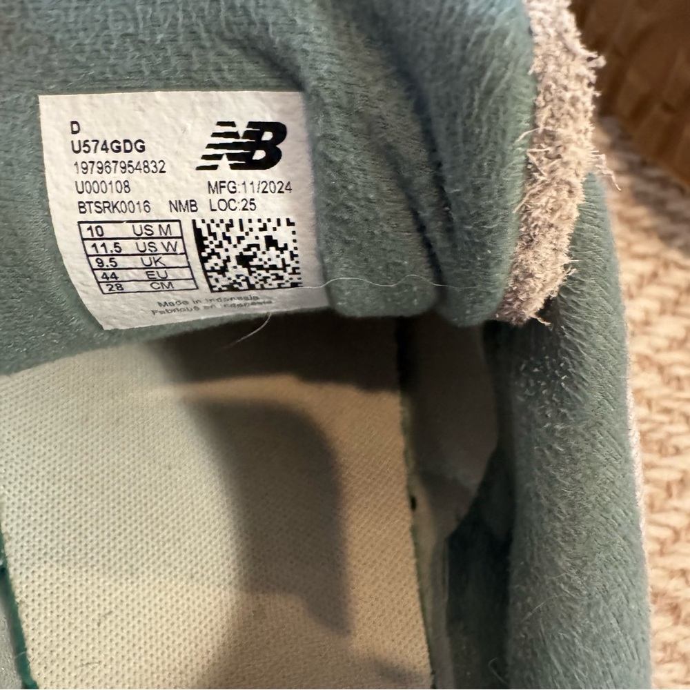 New Balance 574 Calcium New Spruce Cream and Green Tennis Shoes | Size 10 - Picture 4 of 7